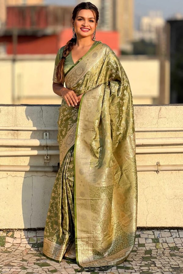 Elision Green Soft Silk Saree With Cynosure Blouse Piece