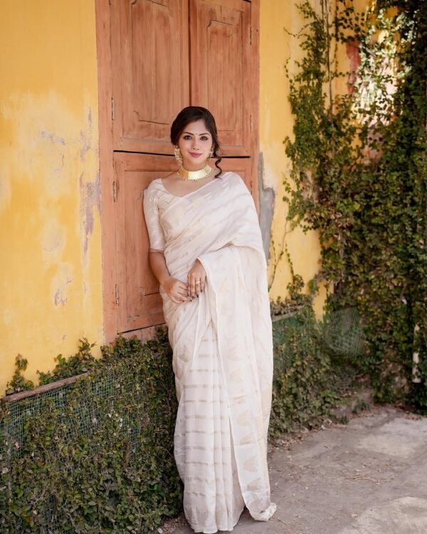 Comely Off White Soft Silk Saree With Demesne Blouse Piece
