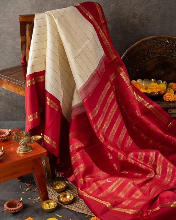 Demure Off White Soft Silk Saree With Beauteous Blouse Piece