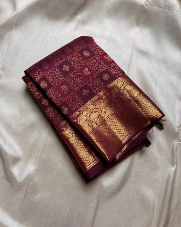 Elegant Purple Soft Silk Saree With Improbable Blouse Piece