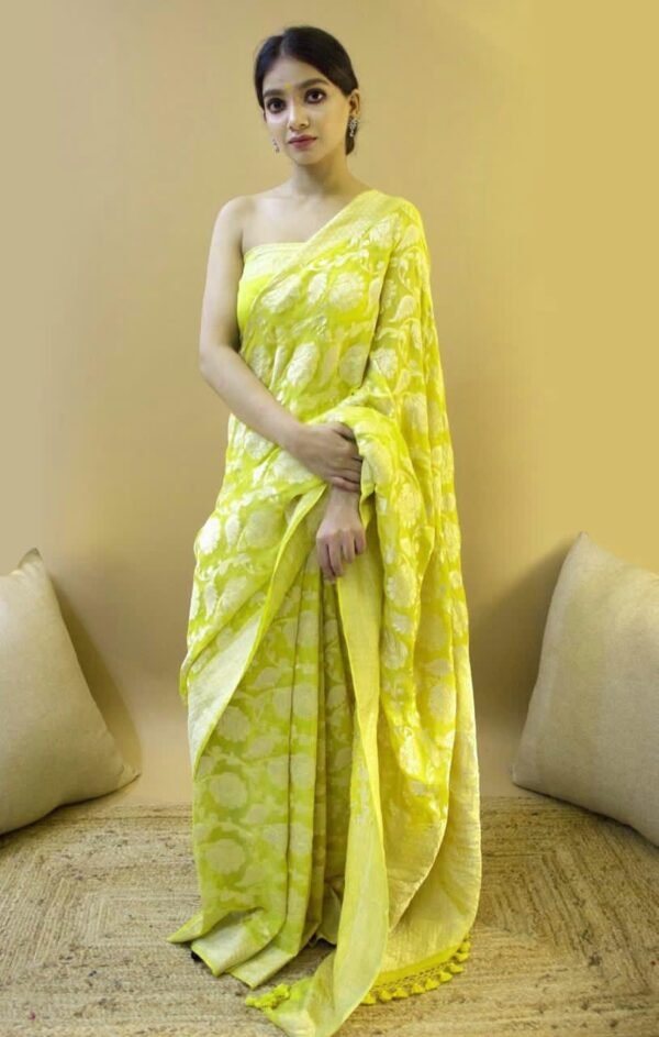 Posh Yellow Soft Silk Saree With Tempting Blouse Piece