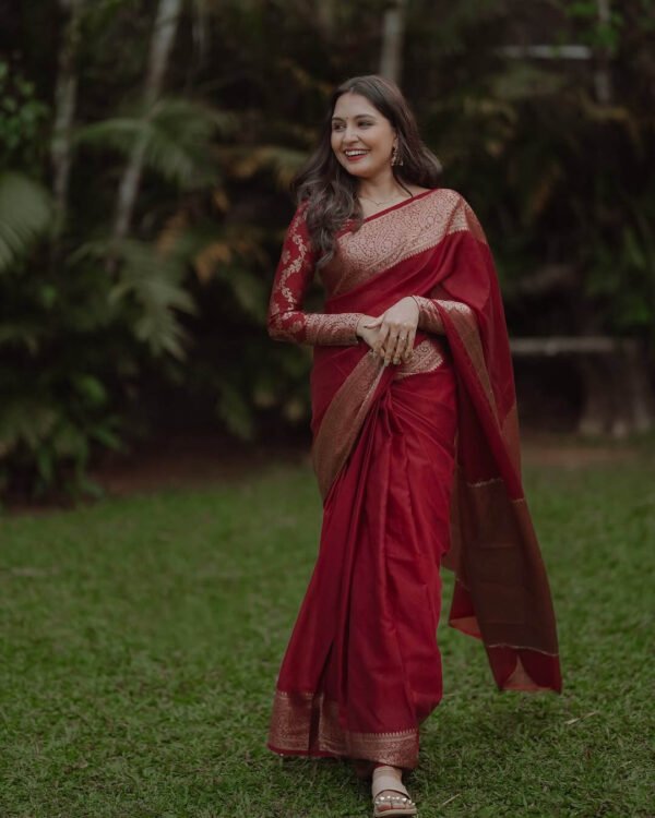 Blissful Maroon Soft Silk Saree With Staring Blouse Piece