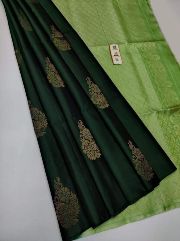 Flaunt Dark Green Soft Silk Saree With Effervescent Blouse Piece
