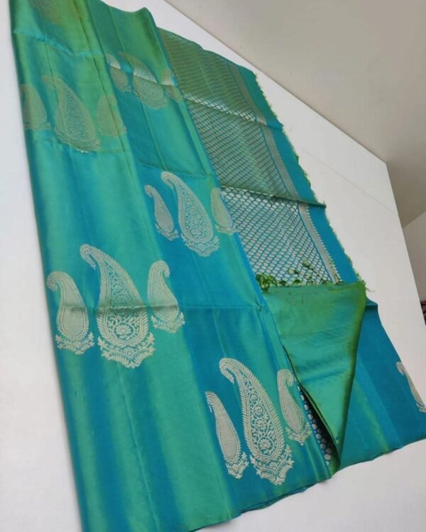 Glorious Firozi Soft Silk Saree With Gratifying Blouse Piece