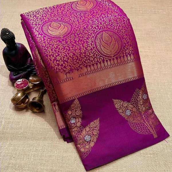 Enthralling Purple Soft Silk Saree With Murmurous Blouse Piece