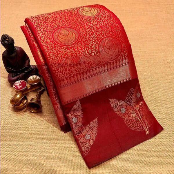 Jubilant Red Soft Silk Saree With Murmurous Blouse Piece
