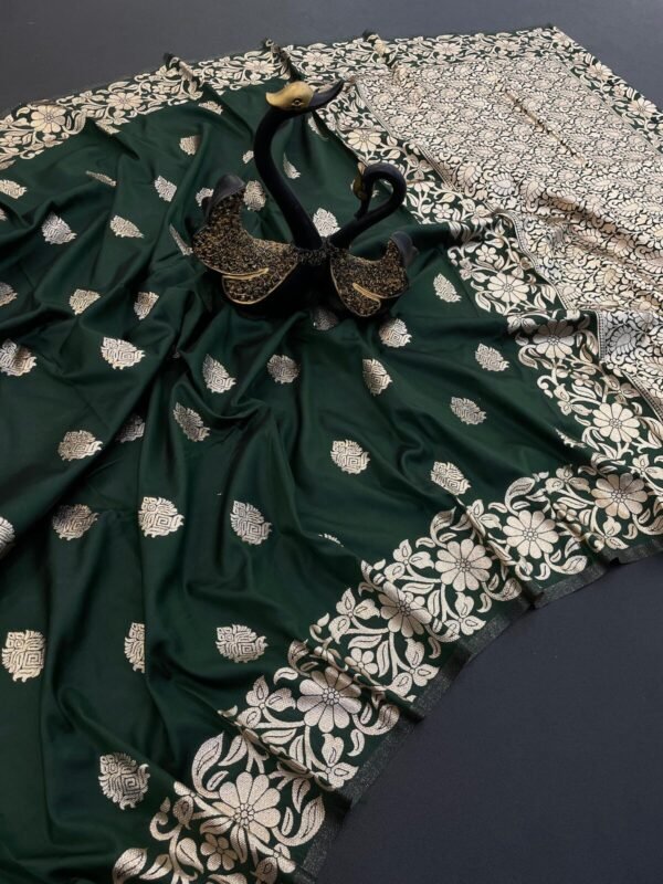 Incredible Dark Green Soft Banarasi Silk Saree With Demanding Blouse Piece