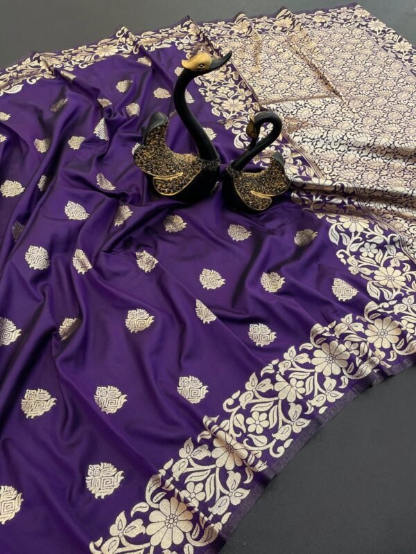 Effulgent Purple Soft Banarasi Silk Saree With Exceptional Blouse Piece
