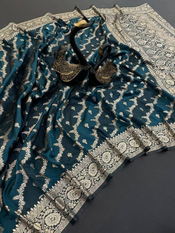 Sensational Rama Soft Banarasi Silk Saree With Beguiling Blouse Piece